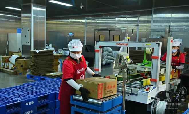 烹百味 匠心熬就“味滋香”麻将胡了电子游戏一勺底料(图11)